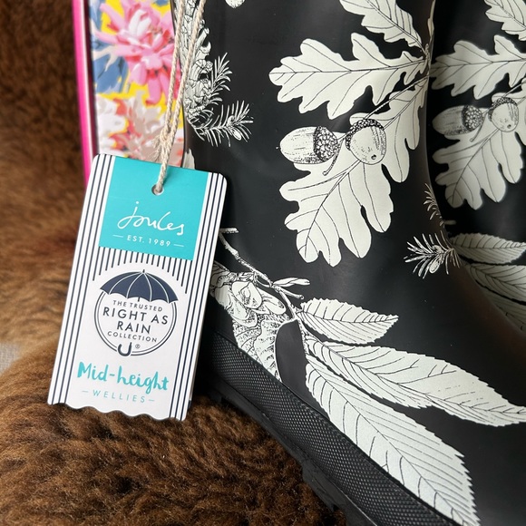 Joules Black Etched Botanical Rainboots - Picture 3 of 10